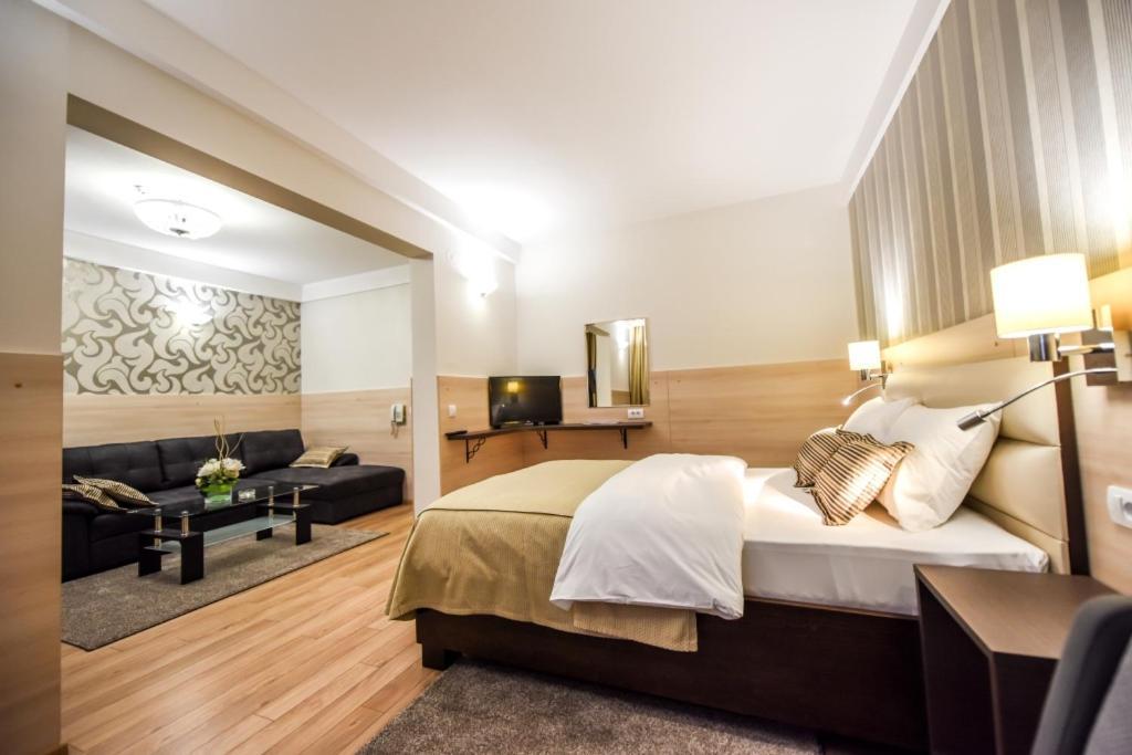Hotel Pozega Luaran gambar