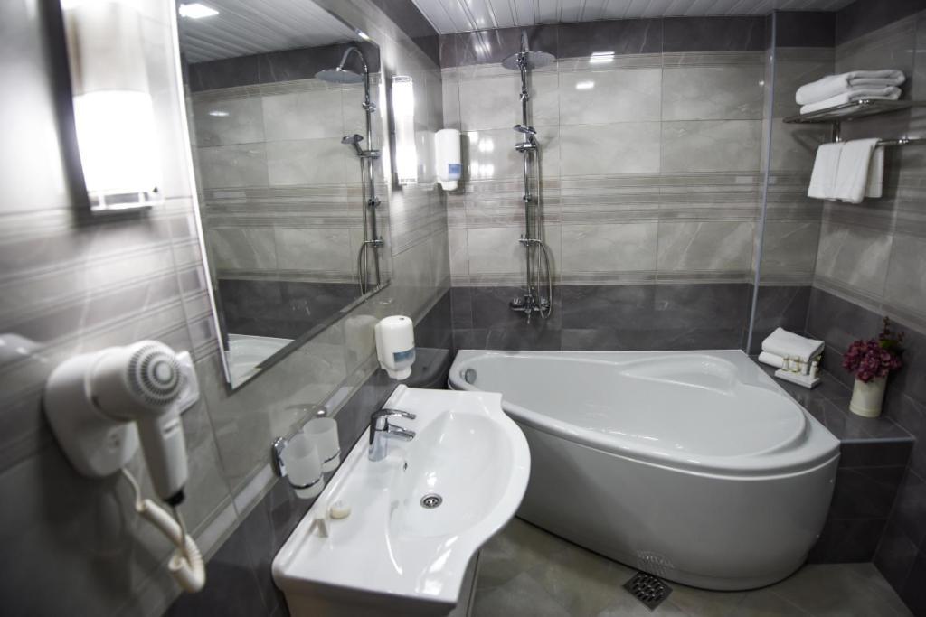 Hotel Pozega Luaran gambar