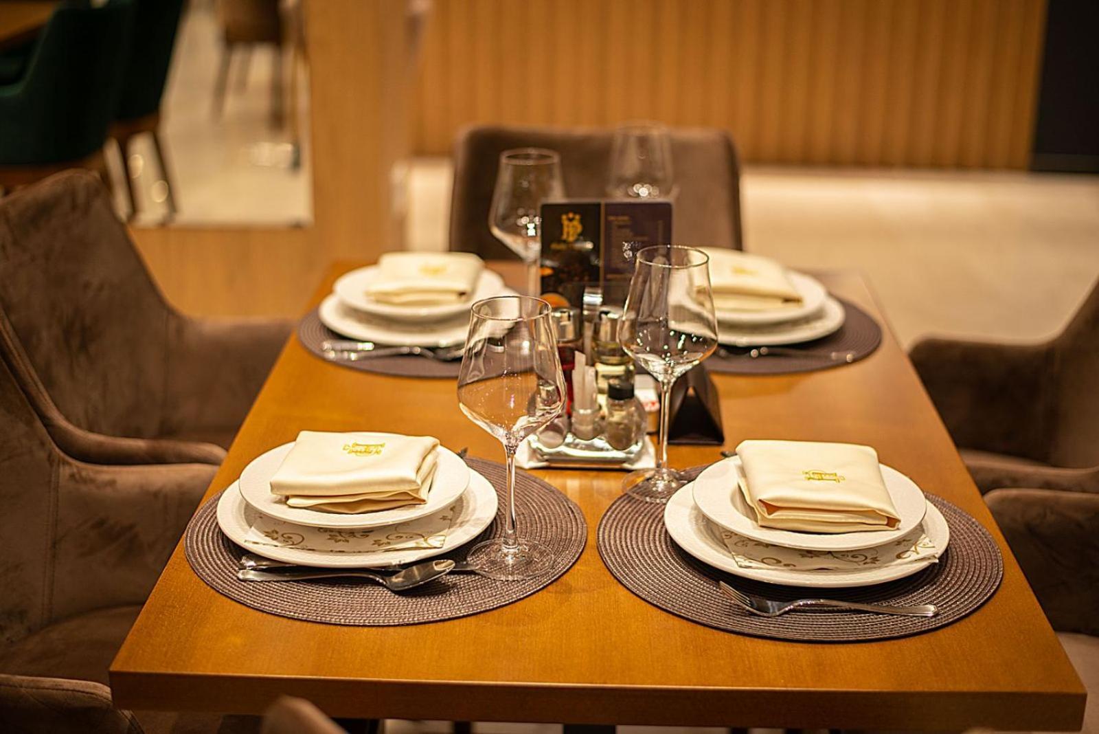 Hotel Pozega Luaran gambar